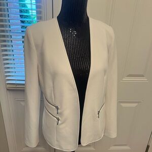 Chicos Cream Color Moto Jacket with zipped pockets. Size 0 ( fits 4-6)